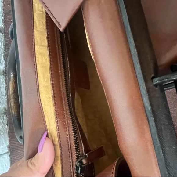 Vintage Gucci doctors bag. Chocolate brown leather with dual wooden handles. - Picture 8 of 8